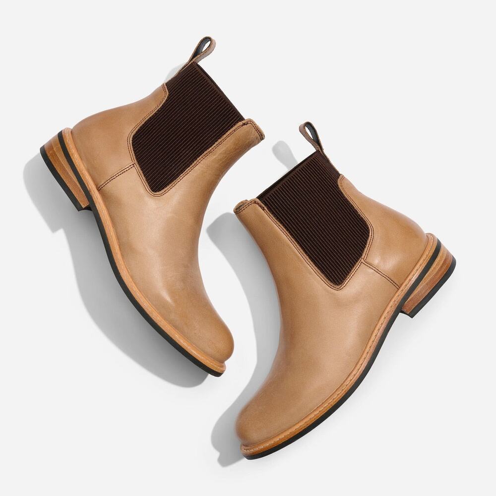 NWT: NISOLO‎ Almond Carmen Chelsea Boot 6 (Retail $230)